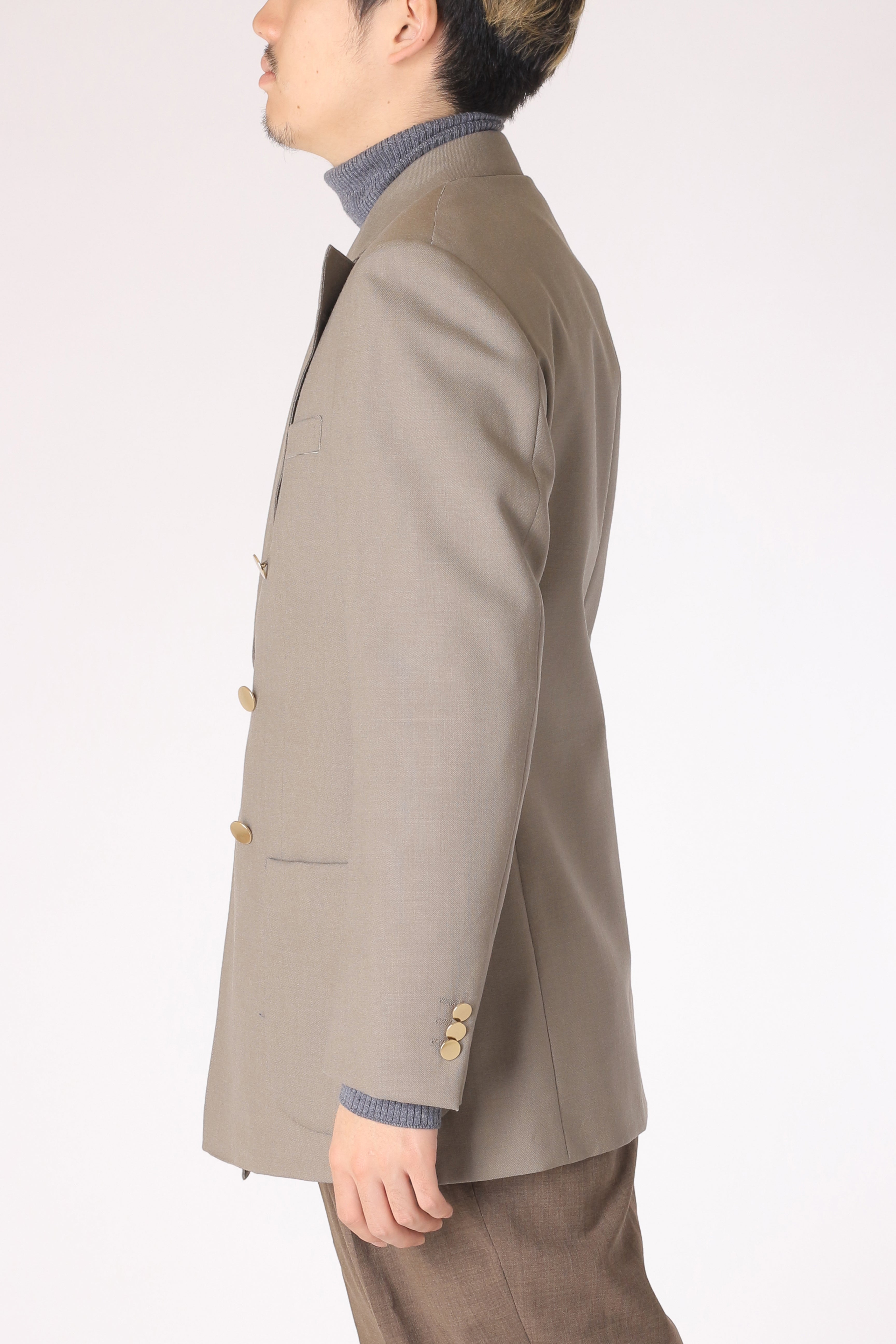 ベージュダブルジャケット、金ボタン、ダブルブレスト、6つ